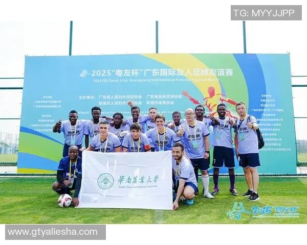 汉中足球球星拼搏绿茵赛场点燃城市激情书写属于家乡的辉煌